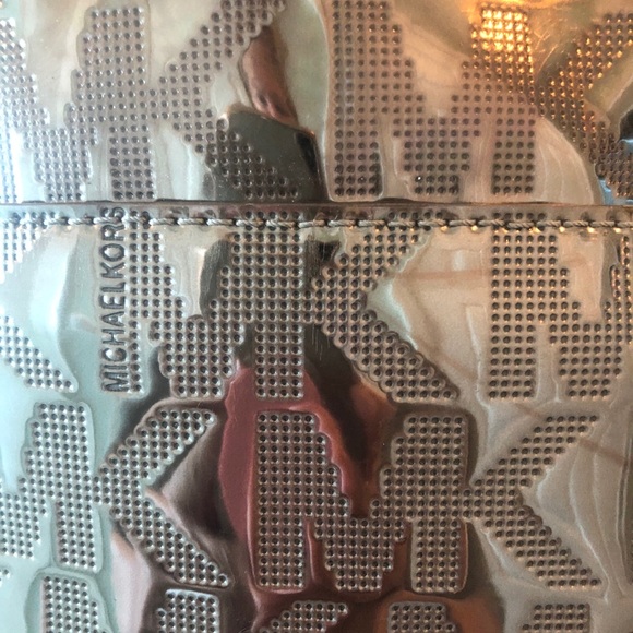 COPY - Michael Kors Purse - Metallic Signature Design - Picture 9 of 10